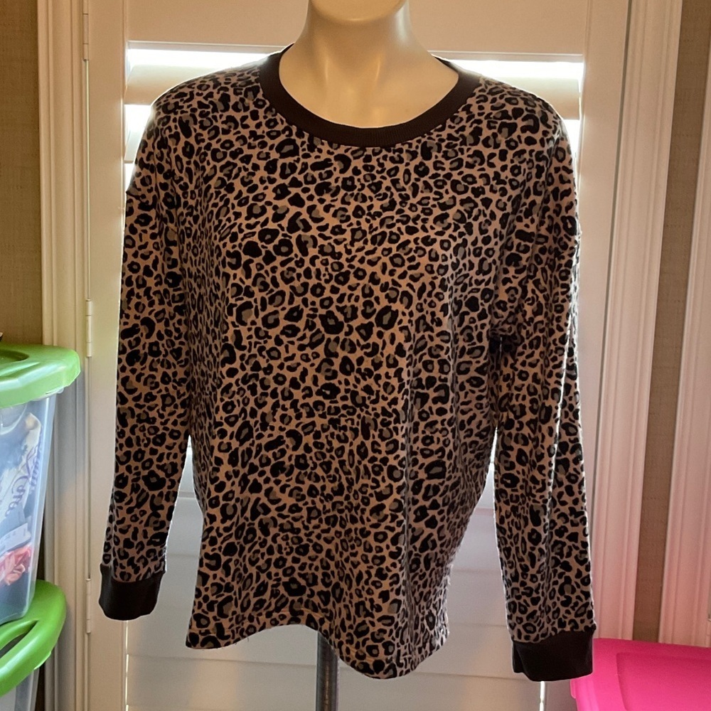 Chic Leopard Print Women's Sweatshirt
